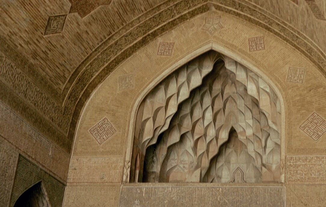 Esfahan. Stalaktitenverzierungen in einem Iwan der Freitagsmoschee