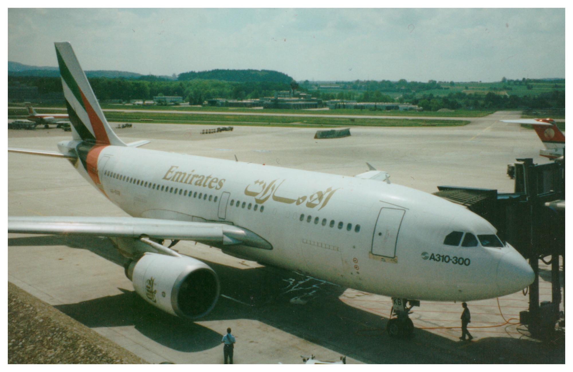 Die Maschine von Emirates auf dem Flughafen von Rawalpindi; 13. Juni 1999.
